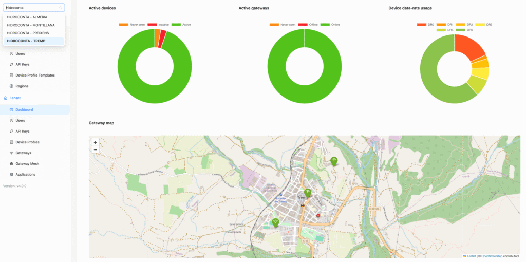 Tablero de control con gráficos y mapa de ubicaciones.
